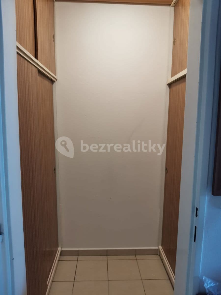 1 bedroom with open-plan kitchen flat to rent, 63 m², Za Mlýnem, Hostivice, Středočeský Region 1 bedroom with open-plan kitchen flat to rent, 63 m², Za Mlýnem, Hostivice, Středočeský Region