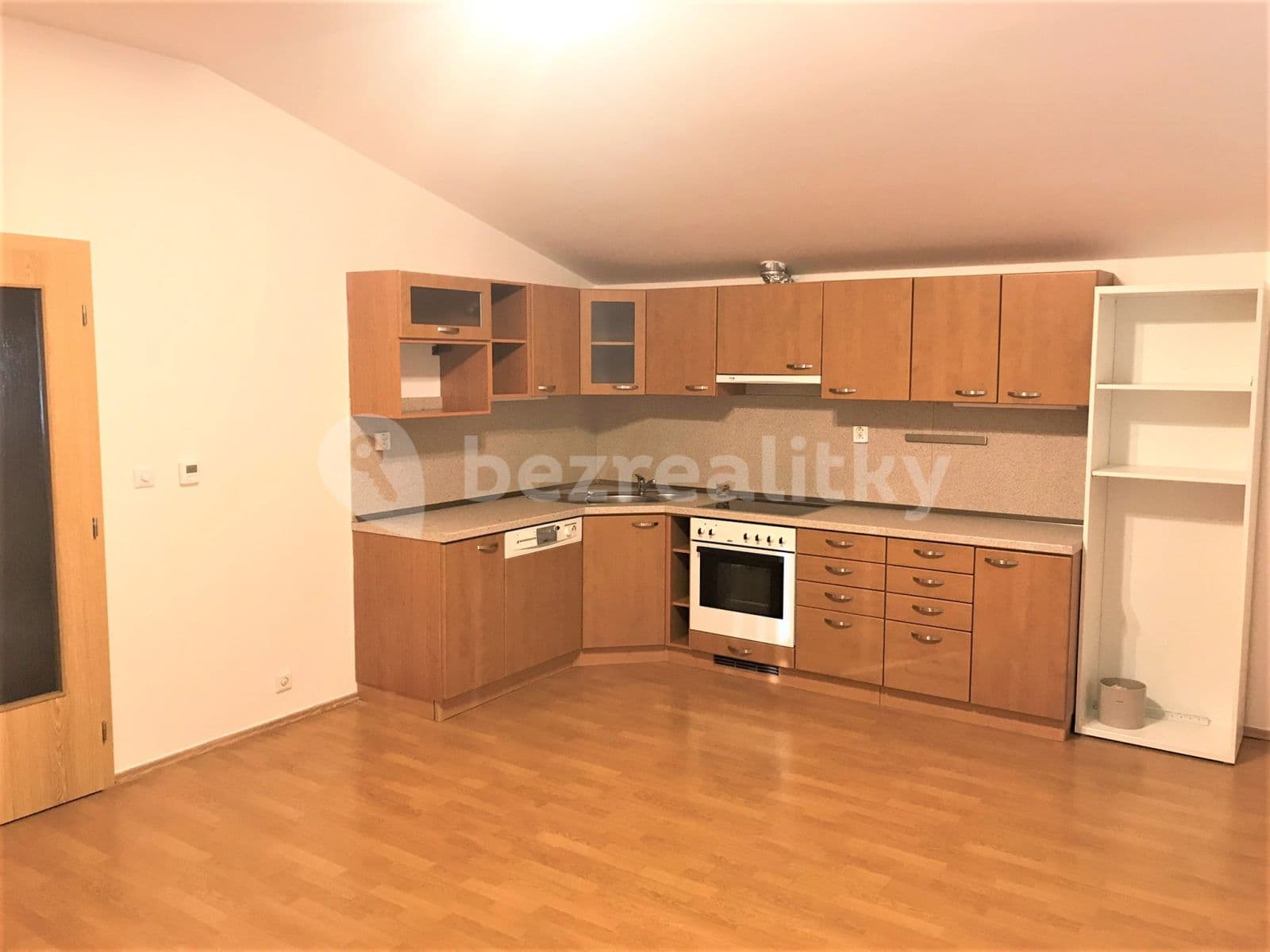 4 bedroom with open-plan kitchen flat to rent, 120 m², Rákosová, Vestec, Středočeský Region