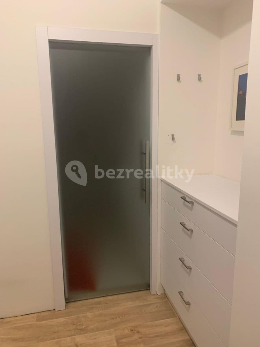 1 bedroom with open-plan kitchen flat to rent, 52 m², Kolbenova, Prague, Prague 1 bedroom with open-plan kitchen flat to rent, 52 m², Kolbenova, Prague, Prague