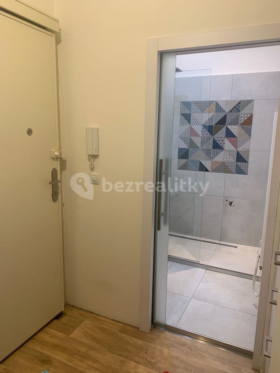 1 bedroom with open-plan kitchen flat to rent, 52 m², Kolbenova, Prague, Prague 1 bedroom with open-plan kitchen flat to rent, 52 m², Kolbenova, Prague, Prague