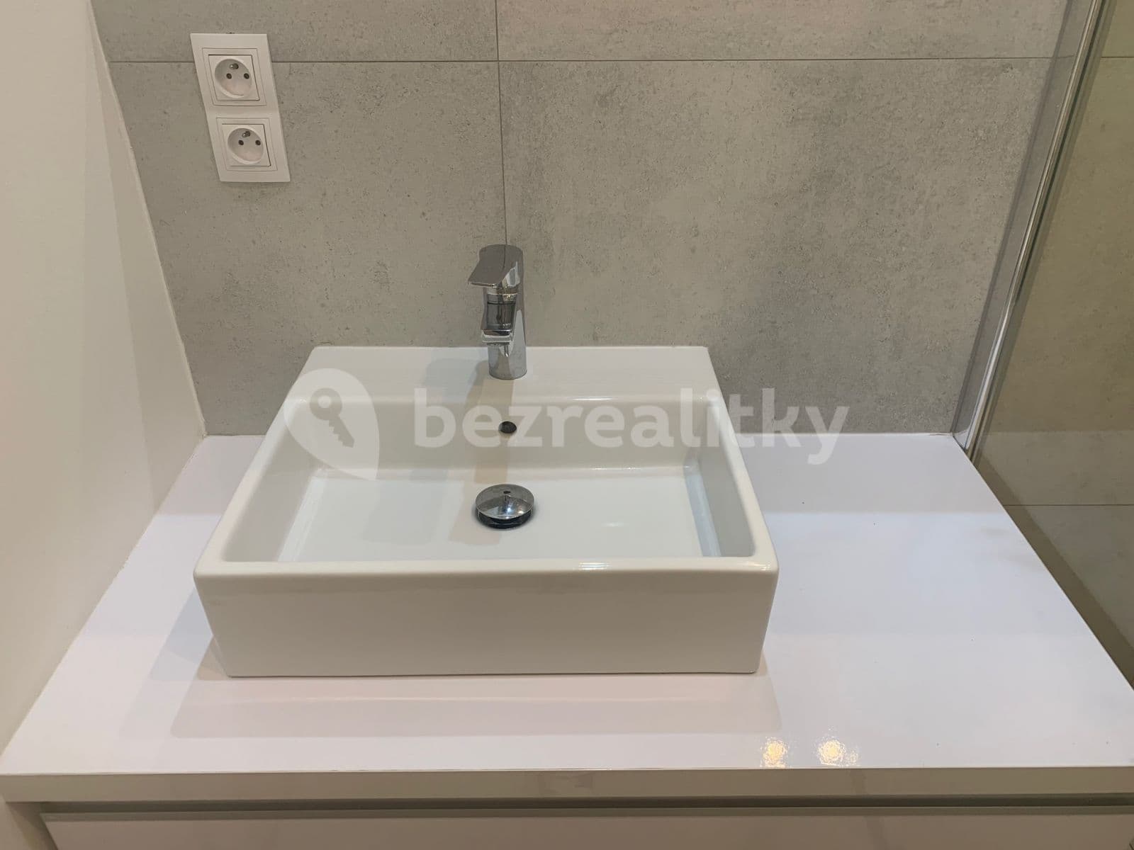 1 bedroom with open-plan kitchen flat to rent, 52 m², Kolbenova, Prague, Prague 1 bedroom with open-plan kitchen flat to rent, 52 m², Kolbenova, Prague, Prague