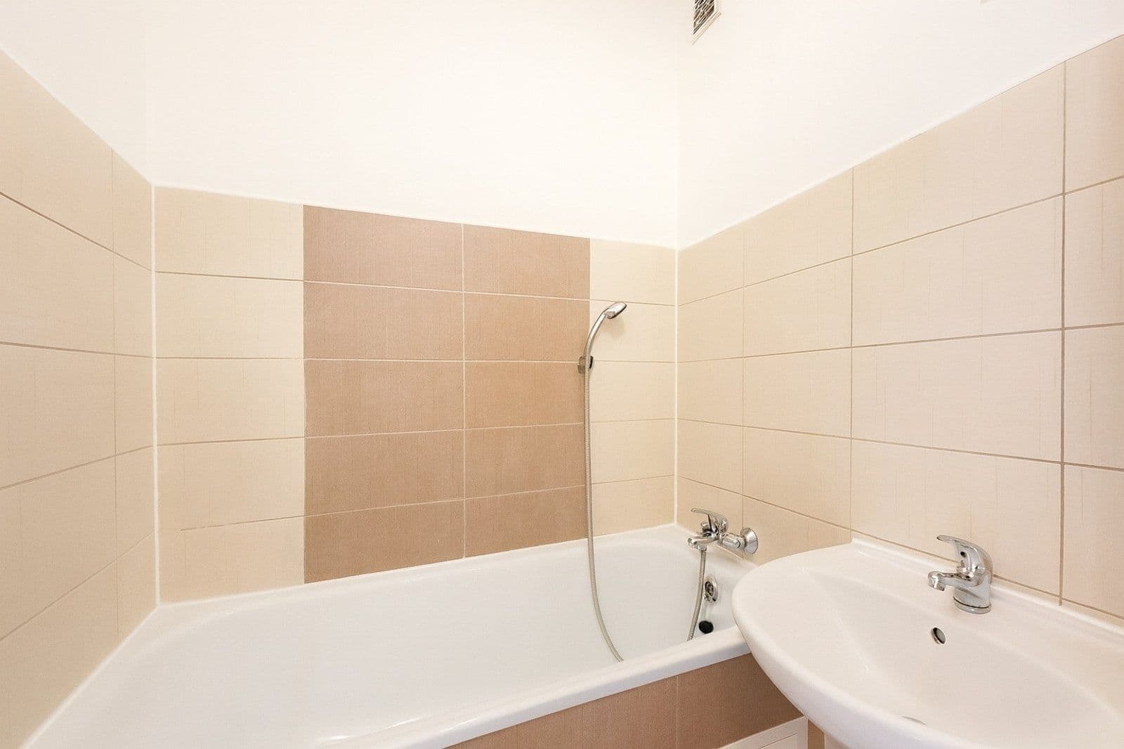 2 bedroom flat to rent, 53 m², Kapitána Vajdy, Havířov, Moravskoslezský Region 2 bedroom flat to rent, 53 m², Kapitána Vajdy, Havířov, Moravskoslezský Region