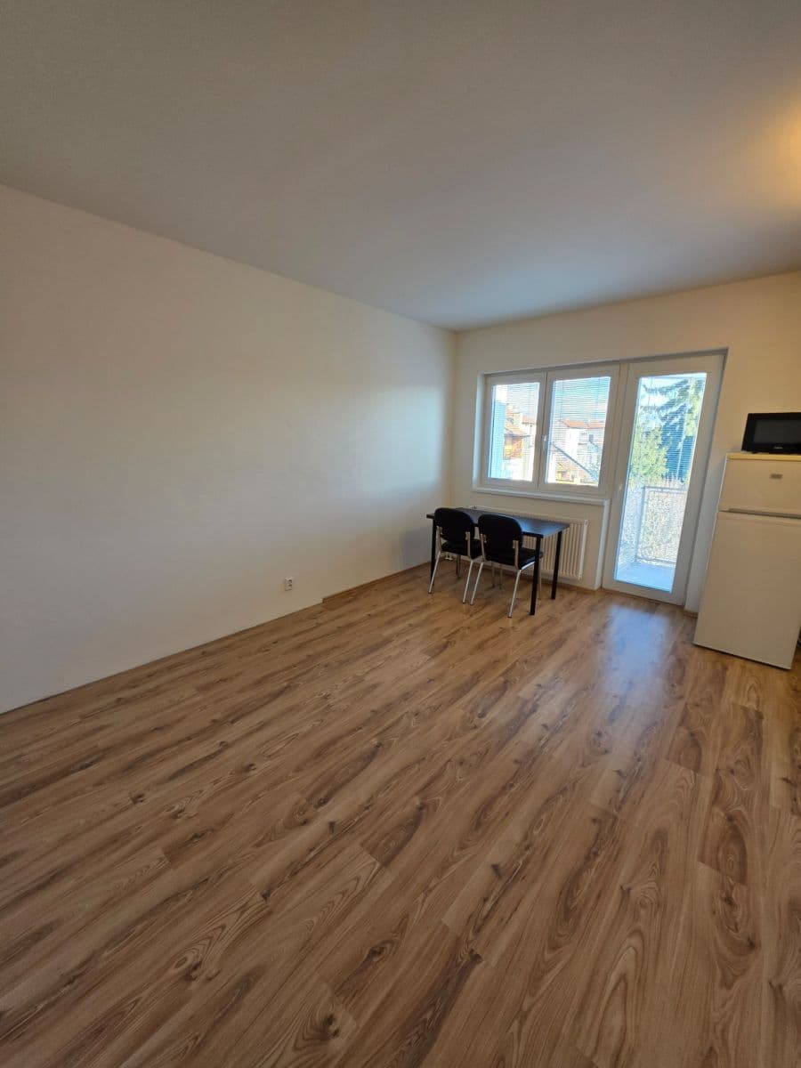 1 bedroom with open-plan kitchen flat to rent, 50 m², Sibiřská, Brno, Jihomoravský Region 1 bedroom with open-plan kitchen flat to rent, 50 m², Sibiřská, Brno, Jihomoravský Region