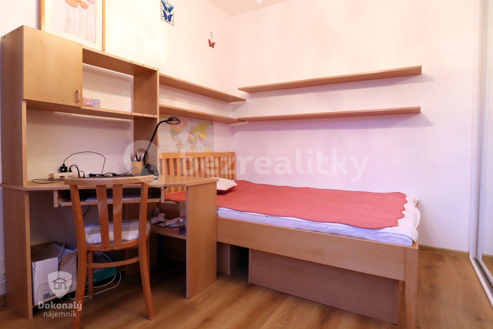 1 bedroom with open-plan kitchen flat to rent, 34 m², Palackého, Jílové u Prahy, Středočeský Region