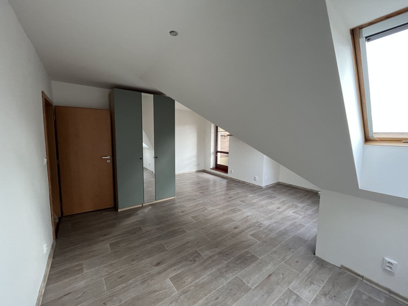 1 bedroom with open-plan kitchen flat to rent, 80 m², Mezi Domy, Jesenice, Středočeský Region 1 bedroom with open-plan kitchen flat to rent, 80 m², Mezi Domy, Jesenice, Středočeský Region