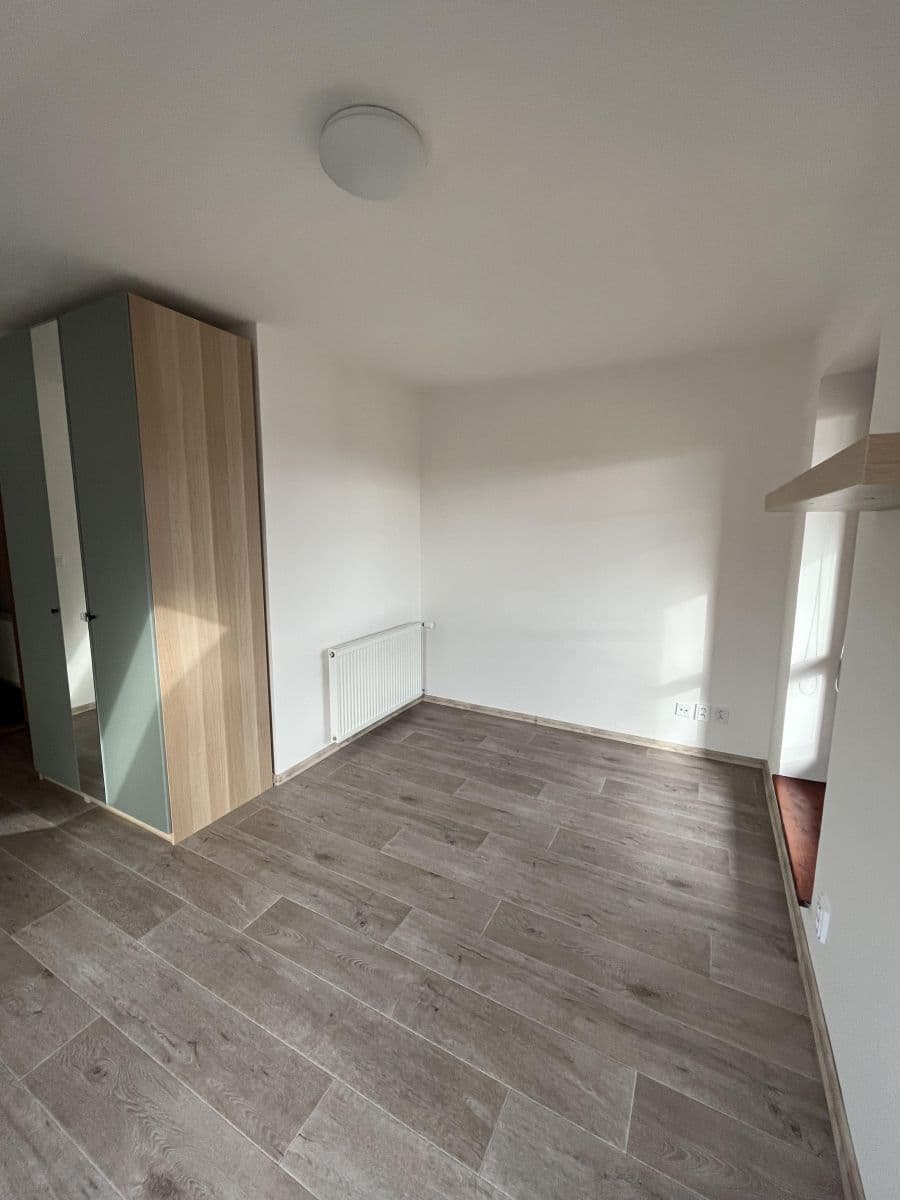 1 bedroom with open-plan kitchen flat to rent, 80 m², Mezi Domy, Jesenice, Středočeský Region 1 bedroom with open-plan kitchen flat to rent, 80 m², Mezi Domy, Jesenice, Středočeský Region