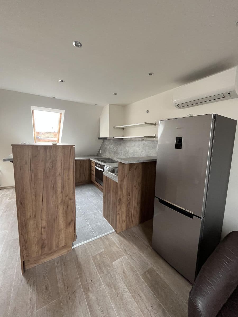 1 bedroom with open-plan kitchen flat to rent, 80 m², Mezi Domy, Jesenice, Středočeský Region 1 bedroom with open-plan kitchen flat to rent, 80 m², Mezi Domy, Jesenice, Středočeský Region