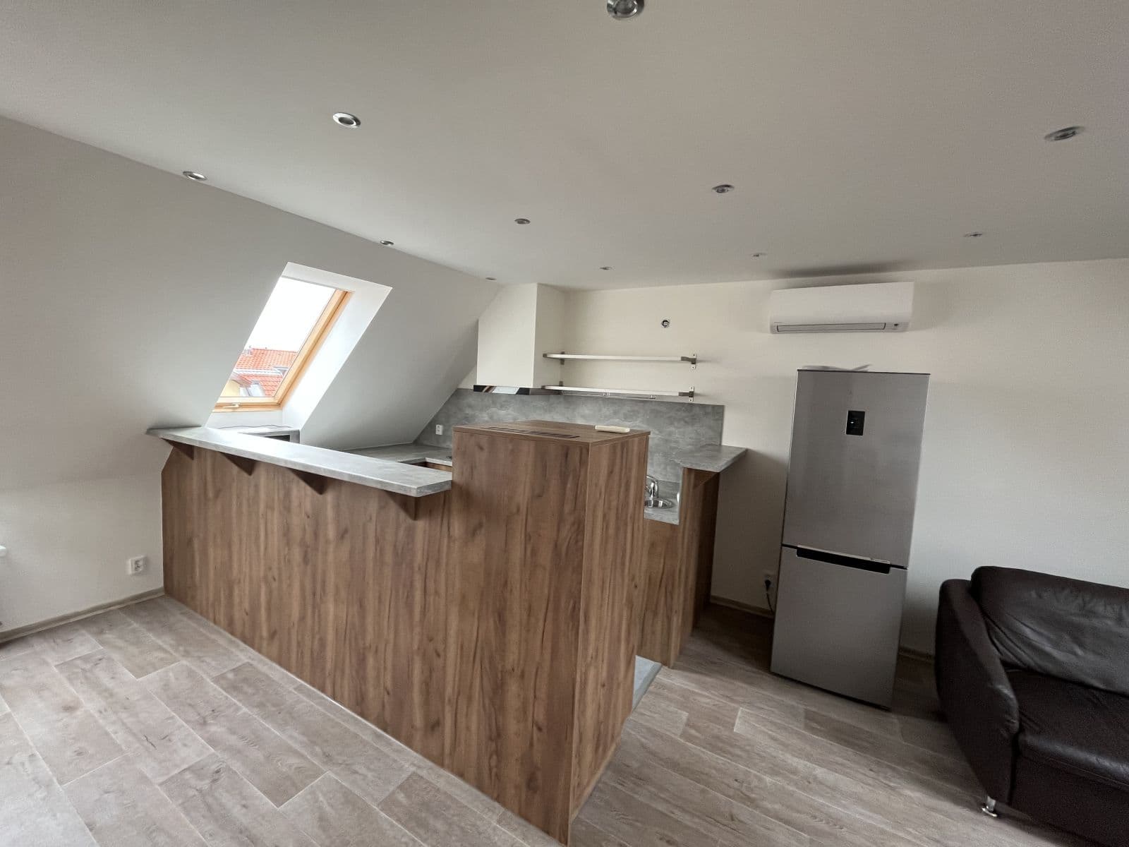 1 bedroom with open-plan kitchen flat to rent, 80 m², Mezi Domy, Jesenice, Středočeský Region 1 bedroom with open-plan kitchen flat to rent, 80 m², Mezi Domy, Jesenice, Středočeský Region