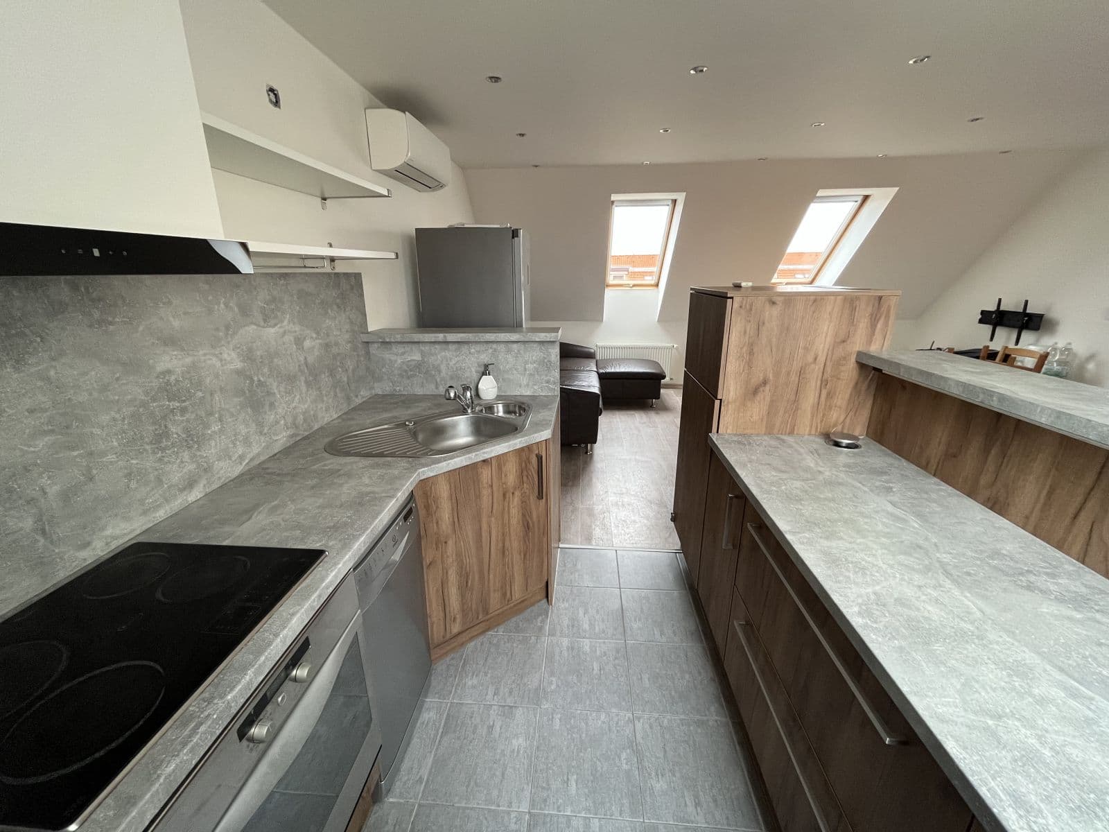 1 bedroom with open-plan kitchen flat to rent, 80 m², Mezi Domy, Jesenice, Středočeský Region 1 bedroom with open-plan kitchen flat to rent, 80 m², Mezi Domy, Jesenice, Středočeský Region