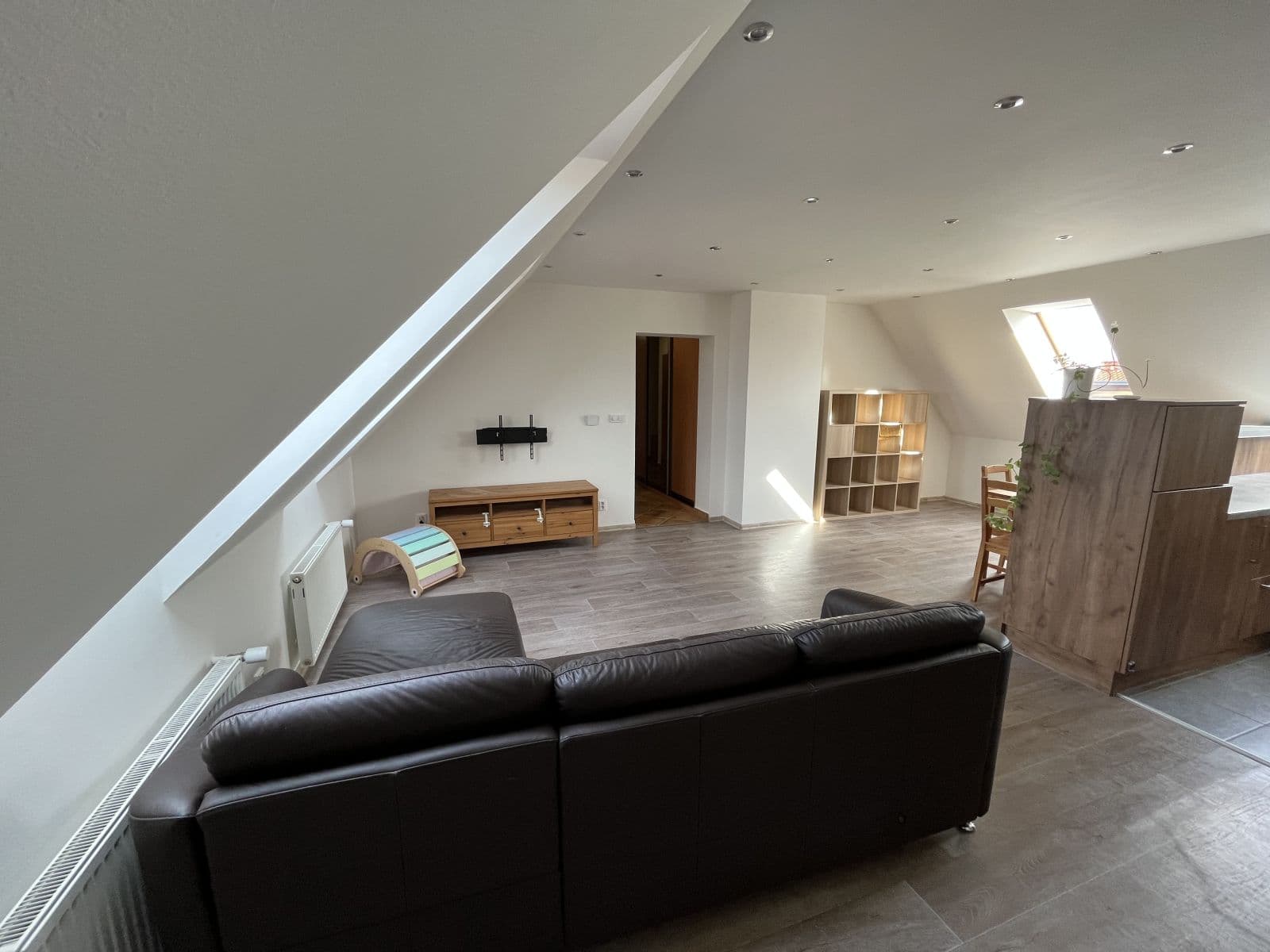 1 bedroom with open-plan kitchen flat to rent, 80 m², Mezi Domy, Jesenice, Středočeský Region 1 bedroom with open-plan kitchen flat to rent, 80 m², Mezi Domy, Jesenice, Středočeský Region