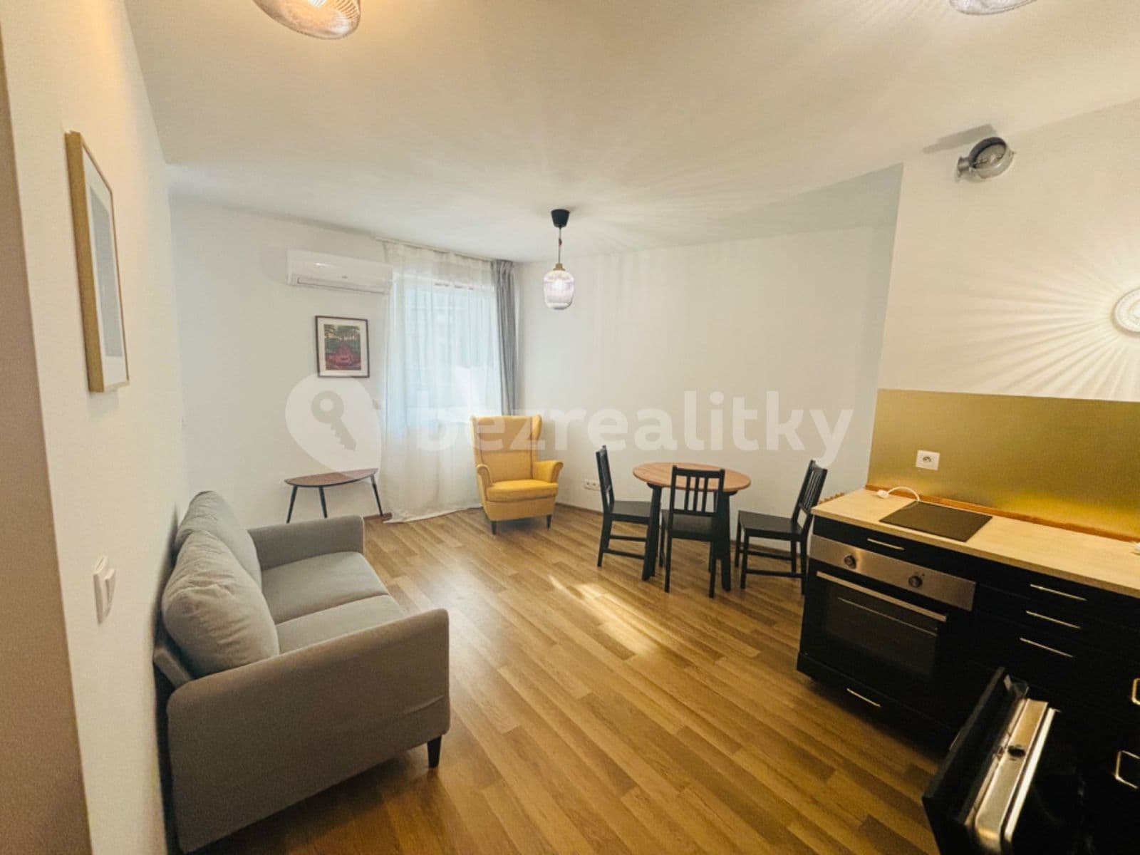 2 bedroom flat to rent, 45 m², Mickiewiczova, Bratislava - mestská časť Staré Mesto, Bratislavský Region 2 bedroom flat to rent, 45 m², Mickiewiczova, Bratislava - mestská časť Staré Mesto, Bratislavský Region