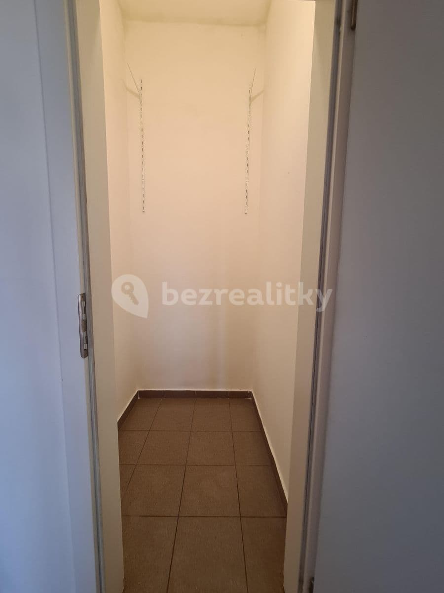 1 bedroom with open-plan kitchen flat to rent, 52 m², Za Sídlištěm, Dolní Břežany, Středočeský Region 1 bedroom with open-plan kitchen flat to rent, 52 m², Za Sídlištěm, Dolní Břežany, Středočeský Region