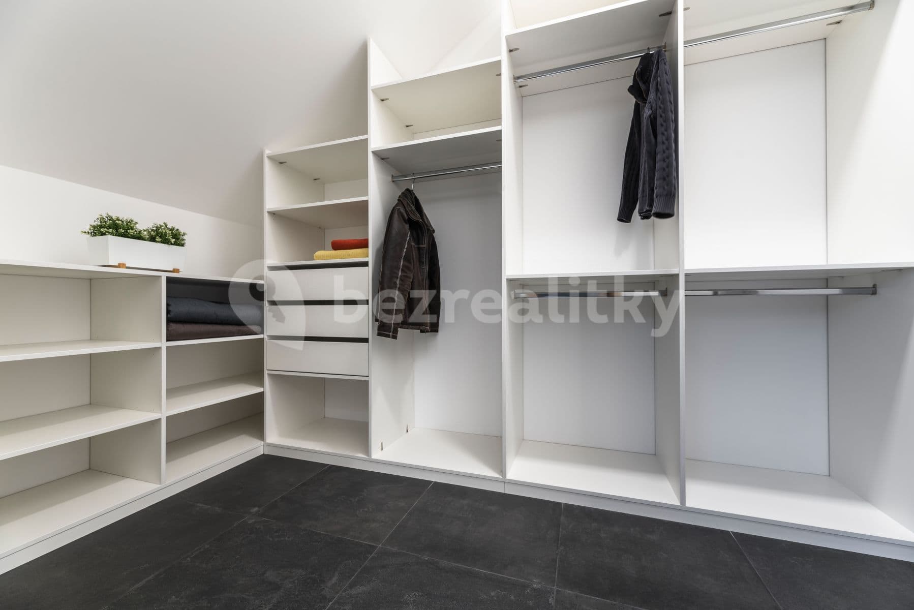 1 bedroom with open-plan kitchen flat to rent, 99 m², Francouzská, Prague, Prague 1 bedroom with open-plan kitchen flat to rent, 99 m², Francouzská, Prague, Prague