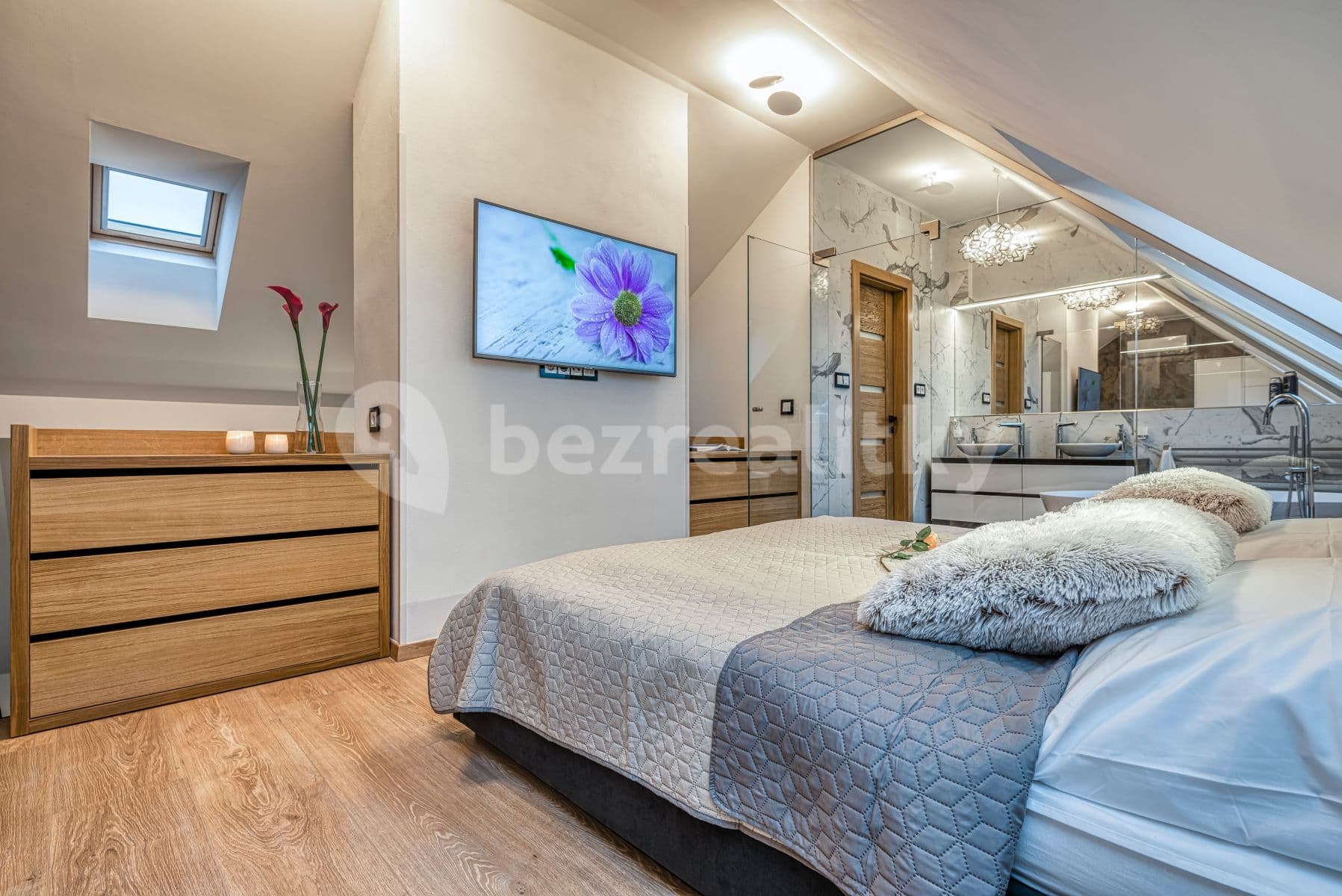 1 bedroom with open-plan kitchen flat to rent, 99 m², Francouzská, Prague, Prague 1 bedroom with open-plan kitchen flat to rent, 99 m², Francouzská, Prague, Prague