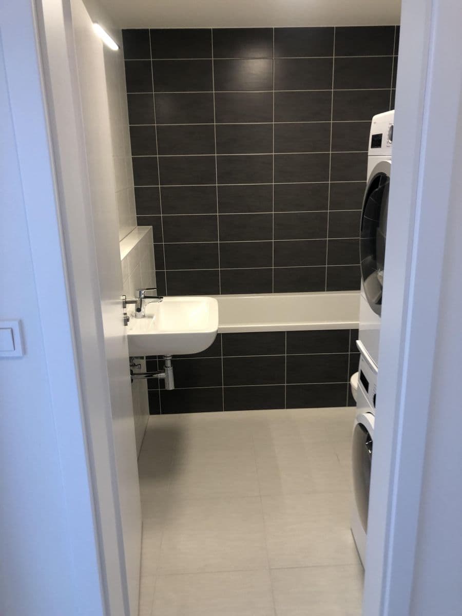 Studio flat to rent, 33 m², Za černým mostem, Prague, Prague Studio flat to rent, 33 m², Za černým mostem, Prague, Prague