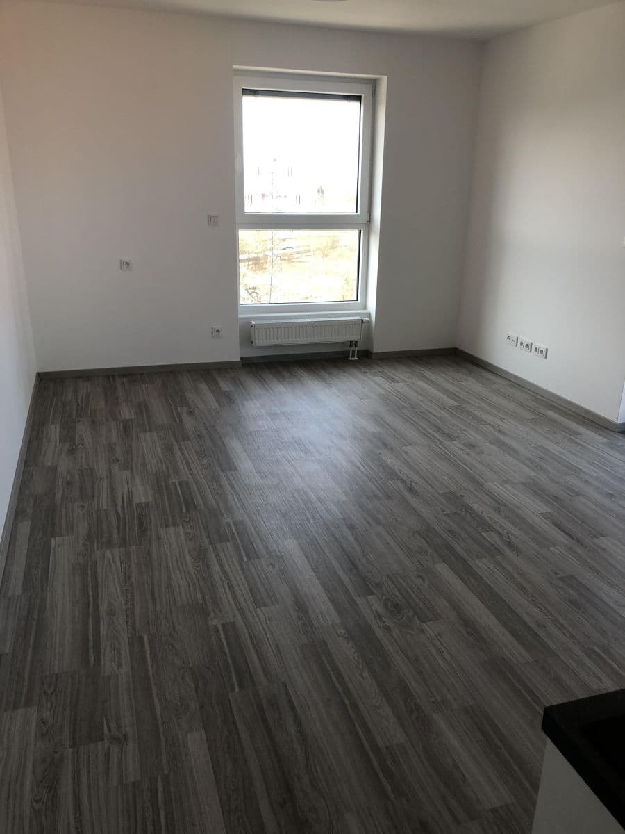 Studio flat to rent, 33 m², Za černým mostem, Prague, Prague Studio flat to rent, 33 m², Za černým mostem, Prague, Prague
