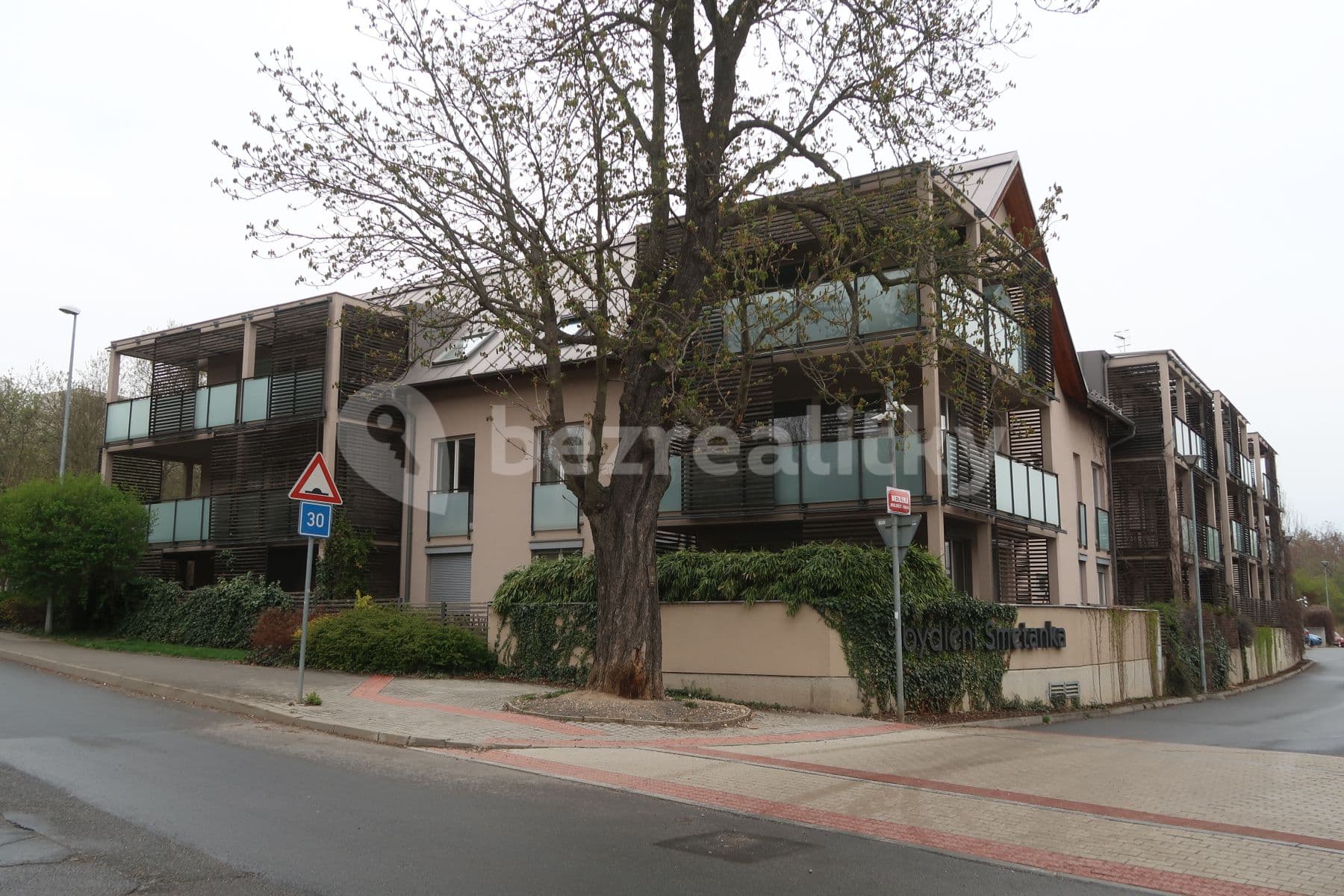 1 bedroom with open-plan kitchen flat to rent, 61 m², Mezilehlá, Prague, Prague 1 bedroom with open-plan kitchen flat to rent, 61 m², Mezilehlá, Prague, Prague