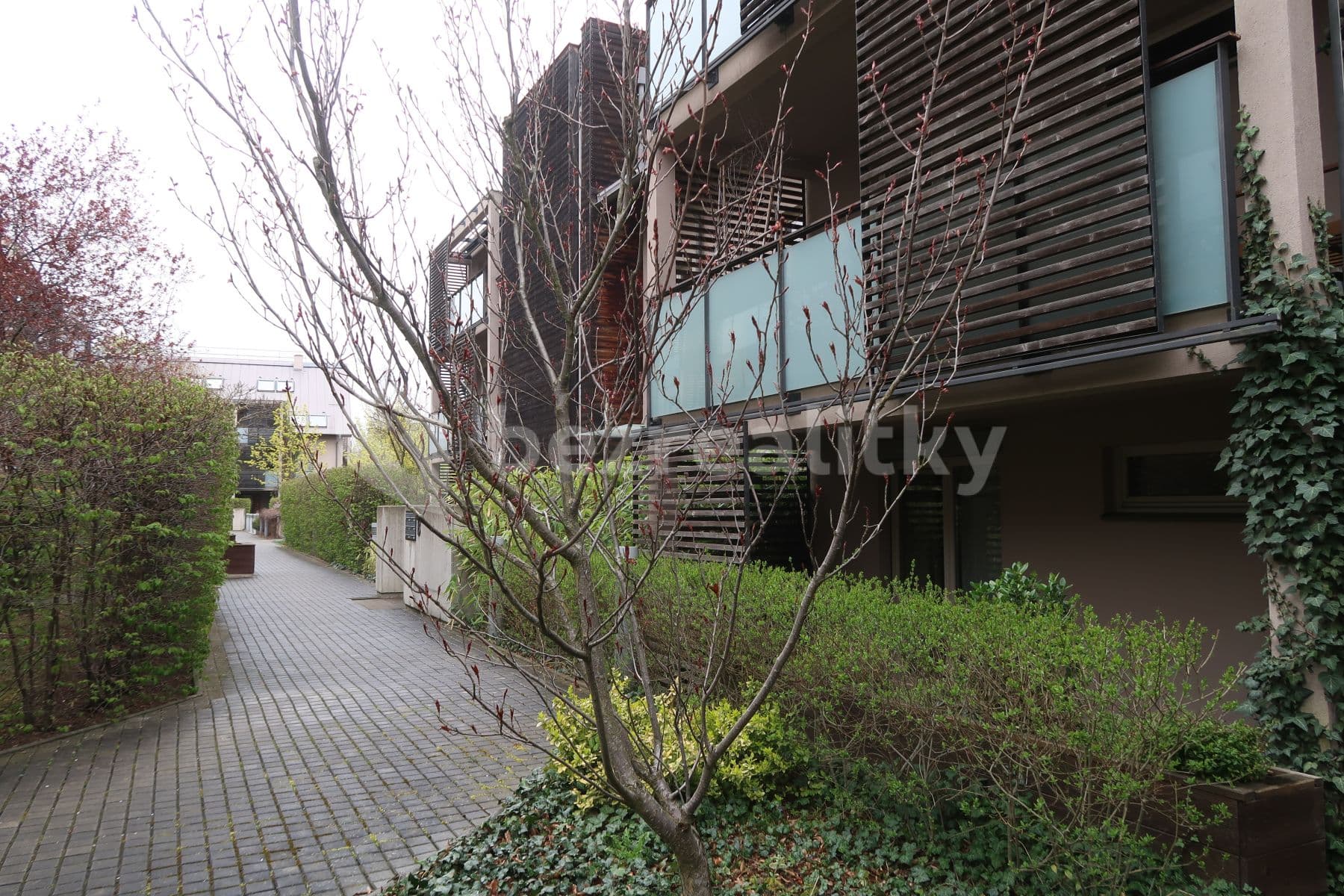 1 bedroom with open-plan kitchen flat to rent, 61 m², Mezilehlá, Prague, Prague 1 bedroom with open-plan kitchen flat to rent, 61 m², Mezilehlá, Prague, Prague