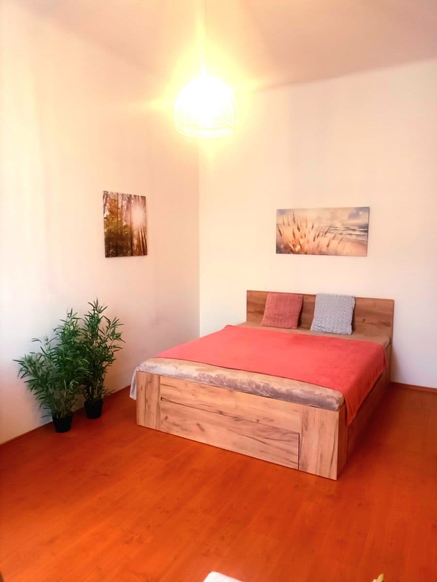 1 bedroom with open-plan kitchen flat to rent, 51 m², Jaurisova, Prague, Prague 1 bedroom with open-plan kitchen flat to rent, 51 m², Jaurisova, Prague, Prague