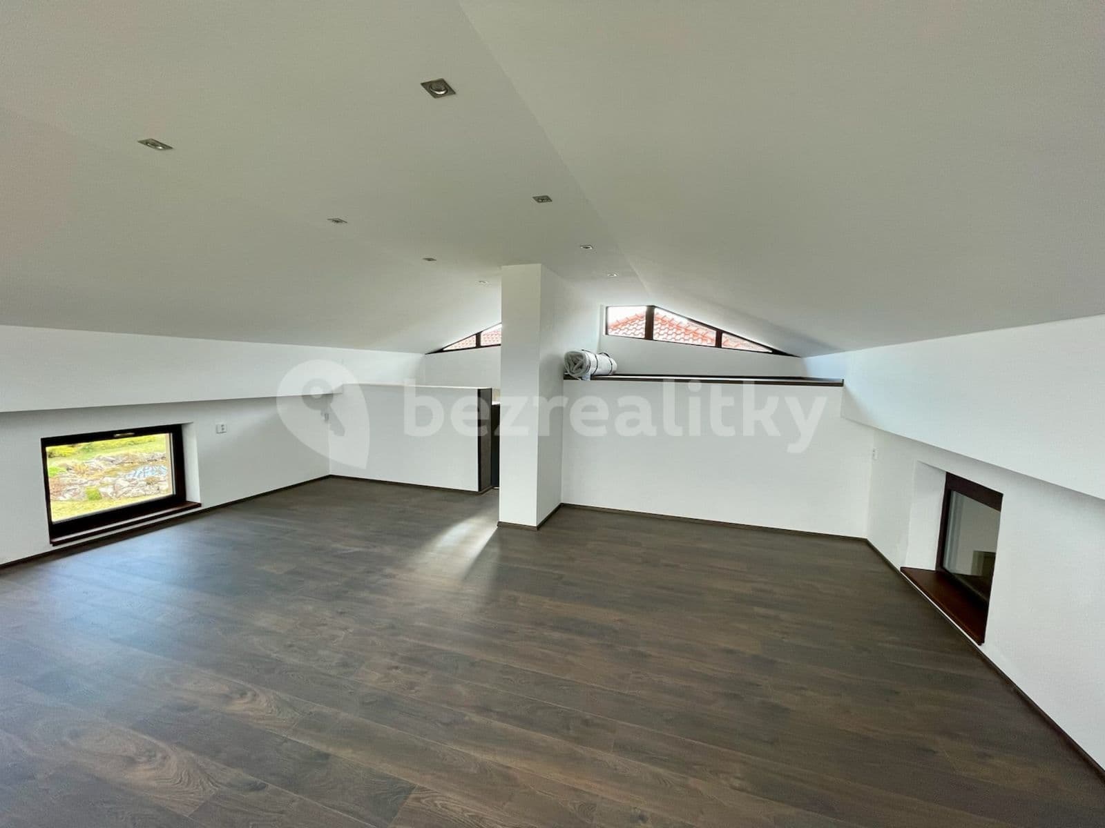 1 bedroom with open-plan kitchen flat to rent, 75 m², Na Výsluní, Králův Dvůr, Středočeský Region 1 bedroom with open-plan kitchen flat to rent, 75 m², Na Výsluní, Králův Dvůr, Středočeský Region