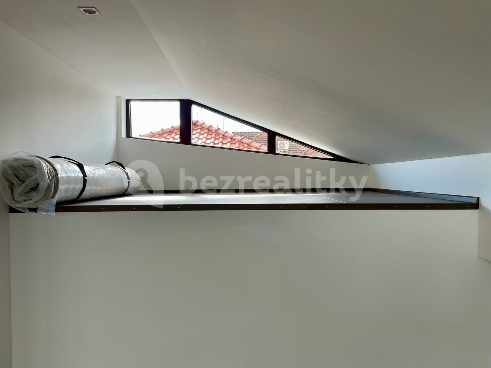 1 bedroom with open-plan kitchen flat to rent, 75 m², Na Výsluní, Králův Dvůr, Středočeský Region 1 bedroom with open-plan kitchen flat to rent, 75 m², Na Výsluní, Králův Dvůr, Středočeský Region