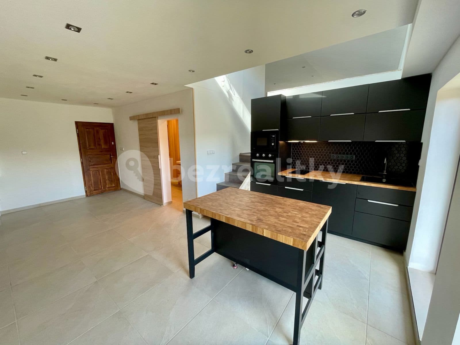 1 bedroom with open-plan kitchen flat to rent, 75 m², Na Výsluní, Králův Dvůr, Středočeský Region 1 bedroom with open-plan kitchen flat to rent, 75 m², Na Výsluní, Králův Dvůr, Středočeský Region