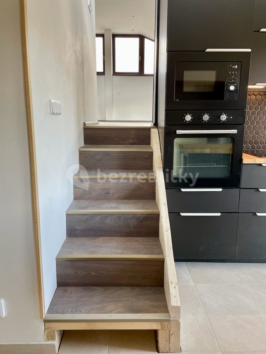 1 bedroom with open-plan kitchen flat to rent, 75 m², Na Výsluní, Králův Dvůr, Středočeský Region 1 bedroom with open-plan kitchen flat to rent, 75 m², Na Výsluní, Králův Dvůr, Středočeský Region