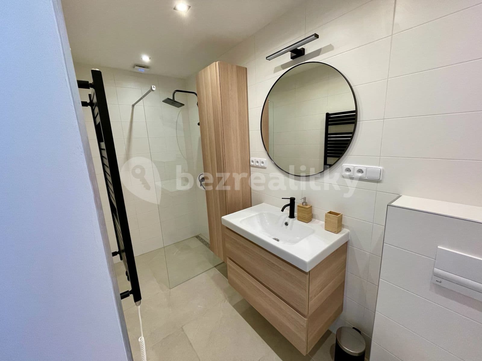 1 bedroom with open-plan kitchen flat to rent, 75 m², Na Výsluní, Králův Dvůr, Středočeský Region 1 bedroom with open-plan kitchen flat to rent, 75 m², Na Výsluní, Králův Dvůr, Středočeský Region