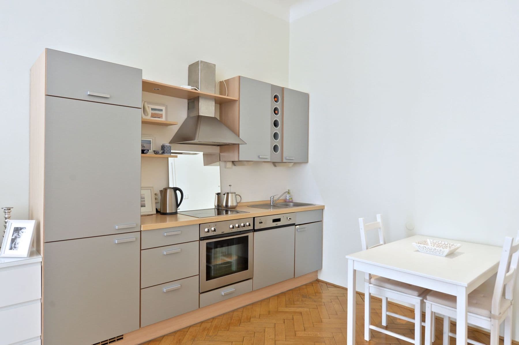 1 bedroom with open-plan kitchen flat to rent, 55 m², Varšavská, Prague, Prague 1 bedroom with open-plan kitchen flat to rent, 55 m², Varšavská, Prague, Prague