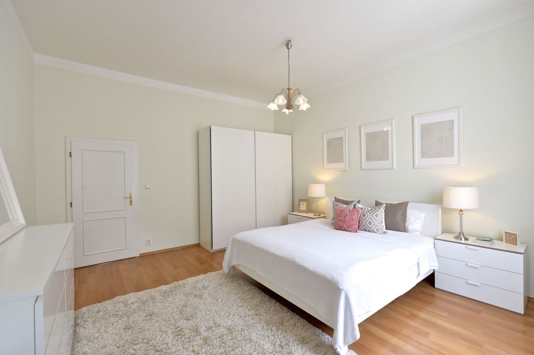 1 bedroom with open-plan kitchen flat to rent, 55 m², Varšavská, Prague, Prague 1 bedroom with open-plan kitchen flat to rent, 55 m², Varšavská, Prague, Prague