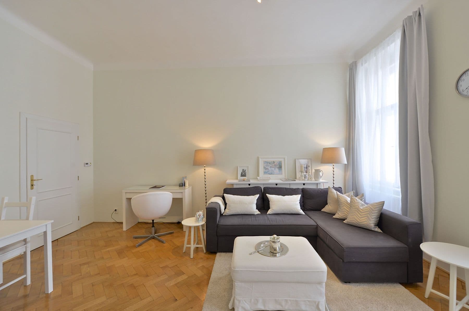 1 bedroom with open-plan kitchen flat to rent, 55 m², Varšavská, Prague, Prague 1 bedroom with open-plan kitchen flat to rent, 55 m², Varšavská, Prague, Prague