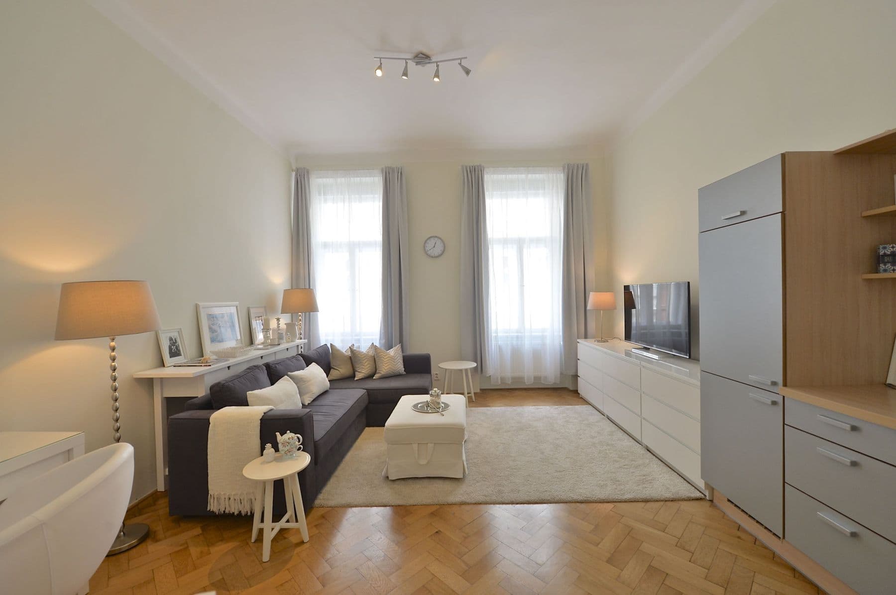 1 bedroom with open-plan kitchen flat to rent, 55 m², Varšavská, Prague, Prague 1 bedroom with open-plan kitchen flat to rent, 55 m², Varšavská, Prague, Prague
