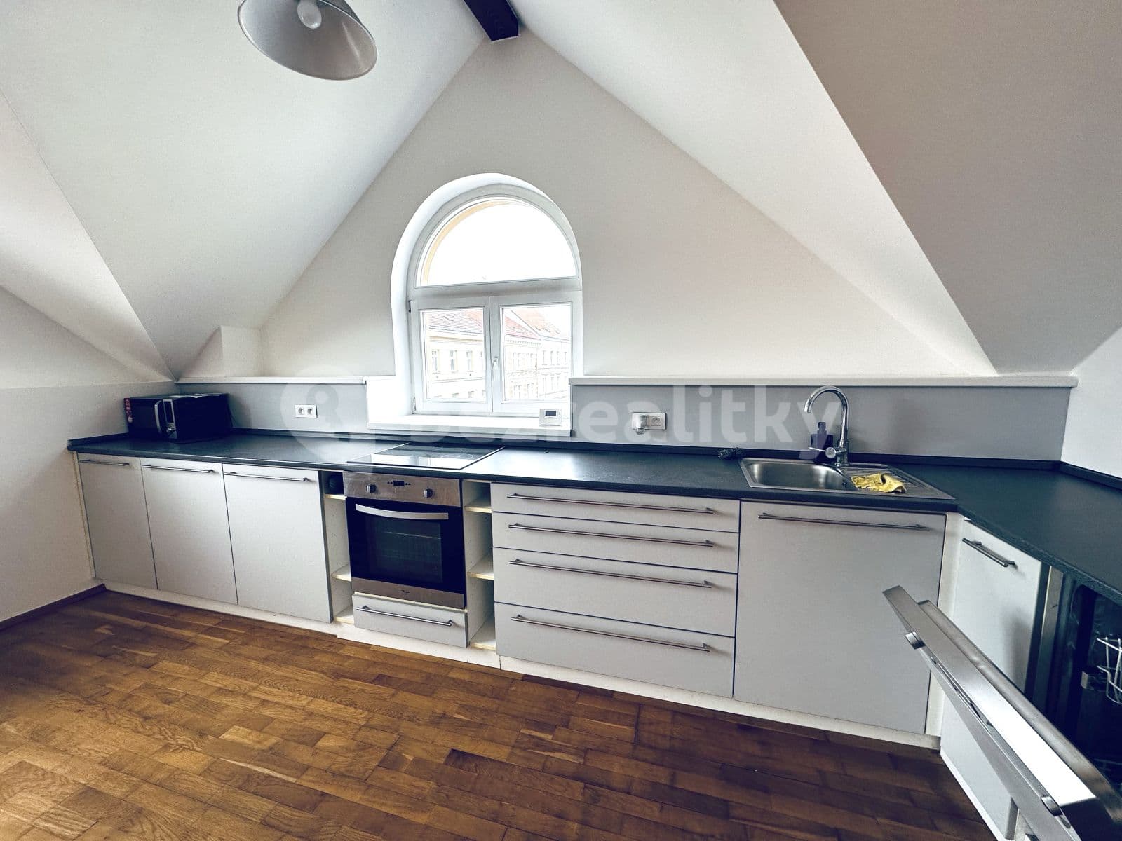 2 bedroom with open-plan kitchen flat to rent, 100 m², Nitranská, Prague, Prague 2 bedroom with open-plan kitchen flat to rent, 100 m², Nitranská, Prague, Prague