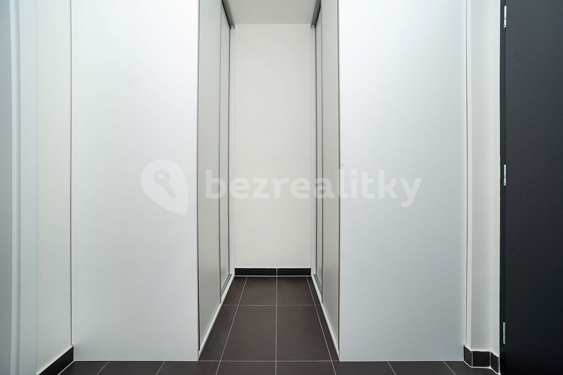 Studio flat to rent, 43 m², Škrábkových, Prague, Prague Studio flat to rent, 43 m², Škrábkových, Prague, Prague