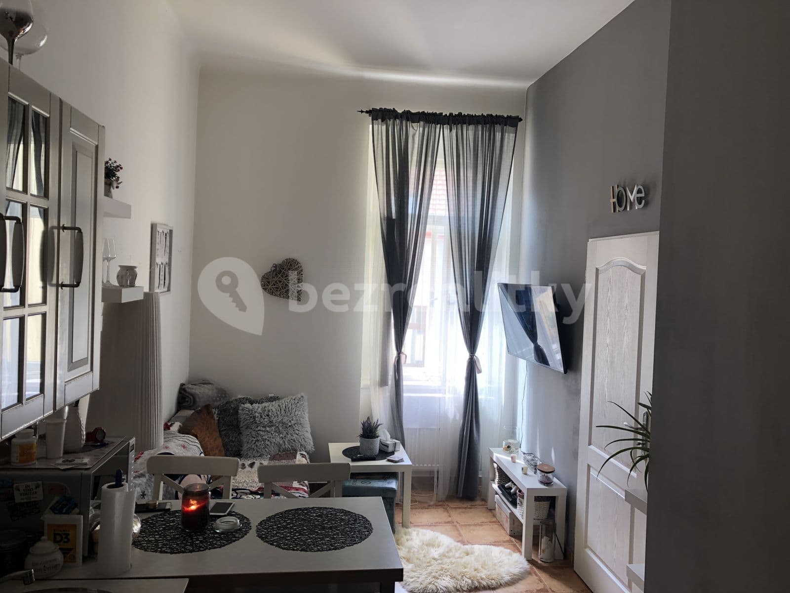 1 bedroom with open-plan kitchen flat to rent, 42 m², Grafická, Prague, Prague 1 bedroom with open-plan kitchen flat to rent, 42 m², Grafická, Prague, Prague
