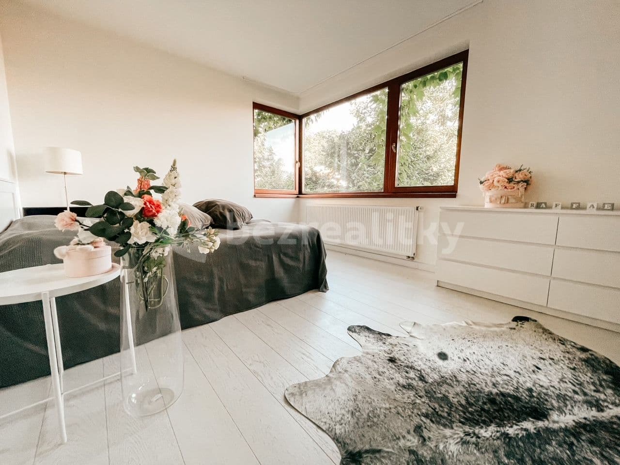 2 bedroom with open-plan kitchen flat to rent, 130 m², Na Doubkové, Prague, Prague 2 bedroom with open-plan kitchen flat to rent, 130 m², Na Doubkové, Prague, Prague