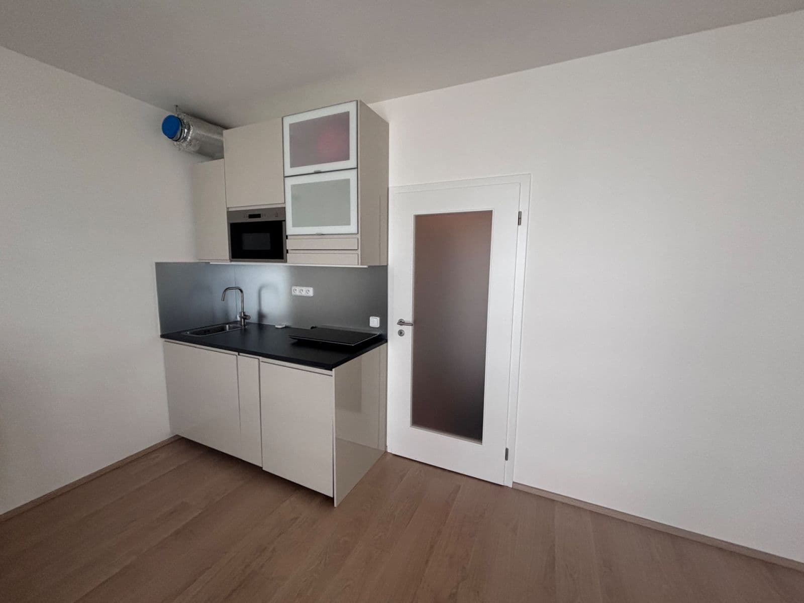 Studio flat to rent, 30 m², Křižanská, Prague, Prague Studio flat to rent, 30 m², Křižanská, Prague, Prague