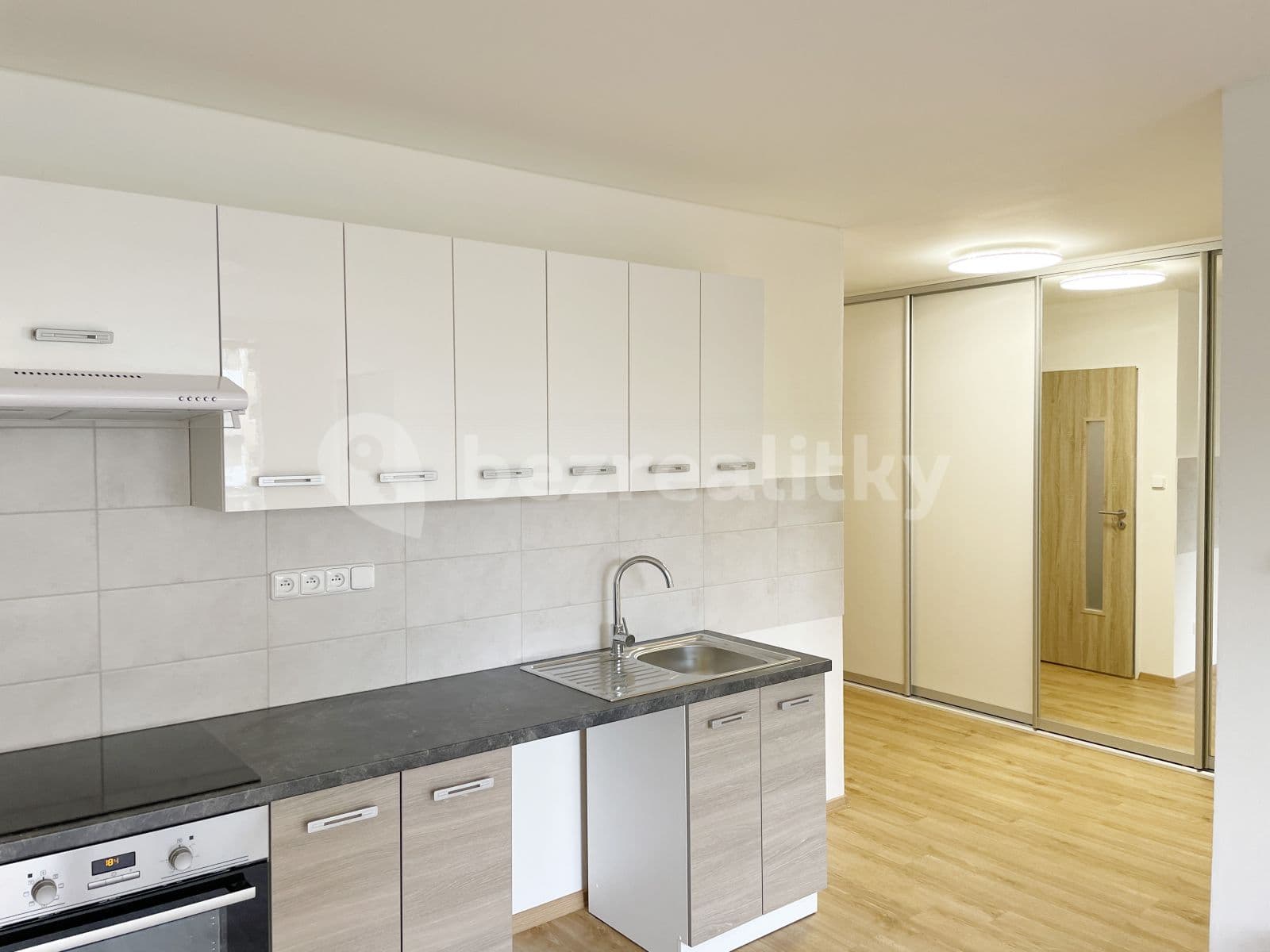 1 bedroom with open-plan kitchen flat to rent, 40 m², Bělehradská, Most, Ústecký Region 1 bedroom with open-plan kitchen flat to rent, 40 m², Bělehradská, Most, Ústecký Region