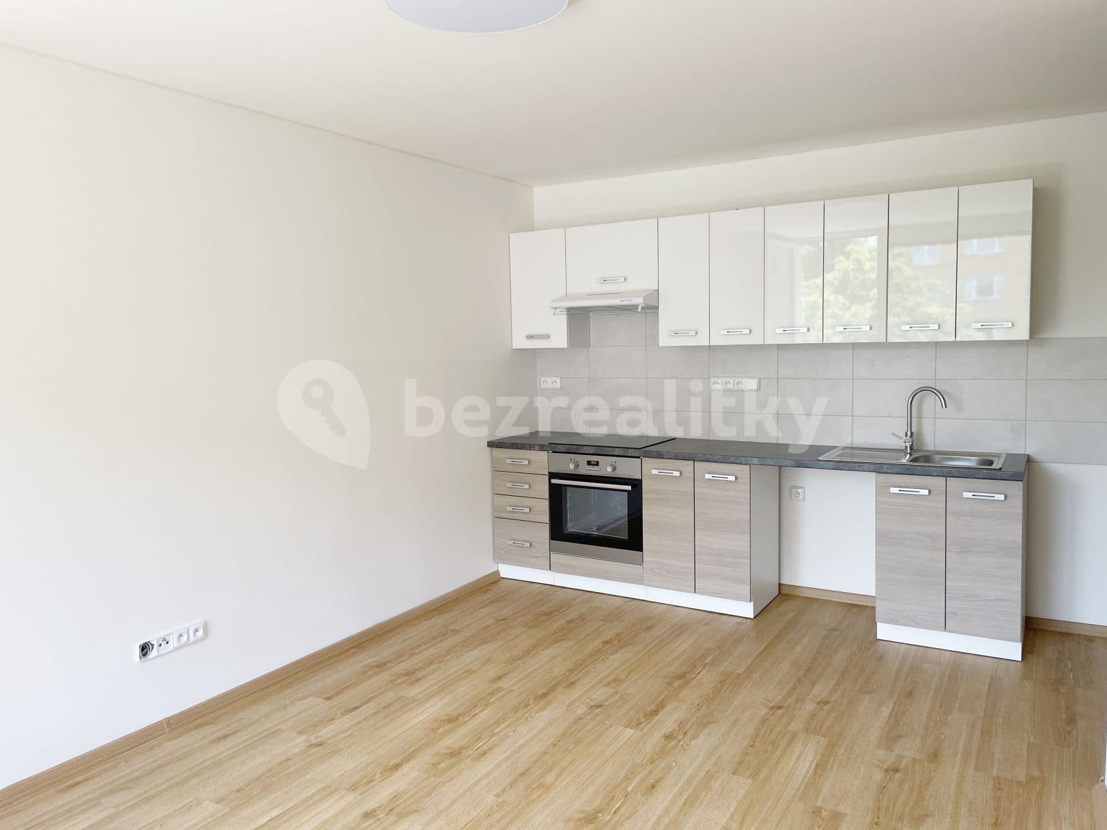 1 bedroom with open-plan kitchen flat to rent, 40 m², Bělehradská, Most, Ústecký Region 1 bedroom with open-plan kitchen flat to rent, 40 m², Bělehradská, Most, Ústecký Region