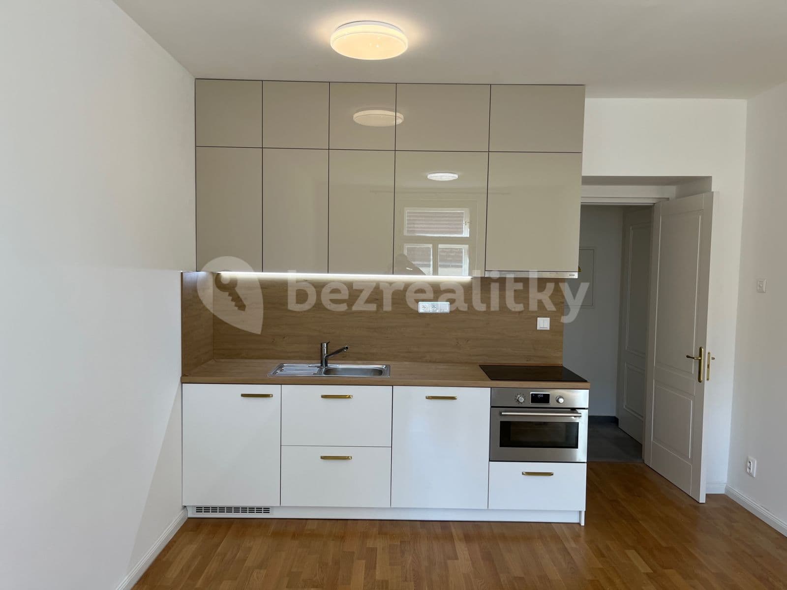 Studio flat to rent, 31 m², Rubešova, Prague, Prague Studio flat to rent, 31 m², Rubešova, Prague, Prague