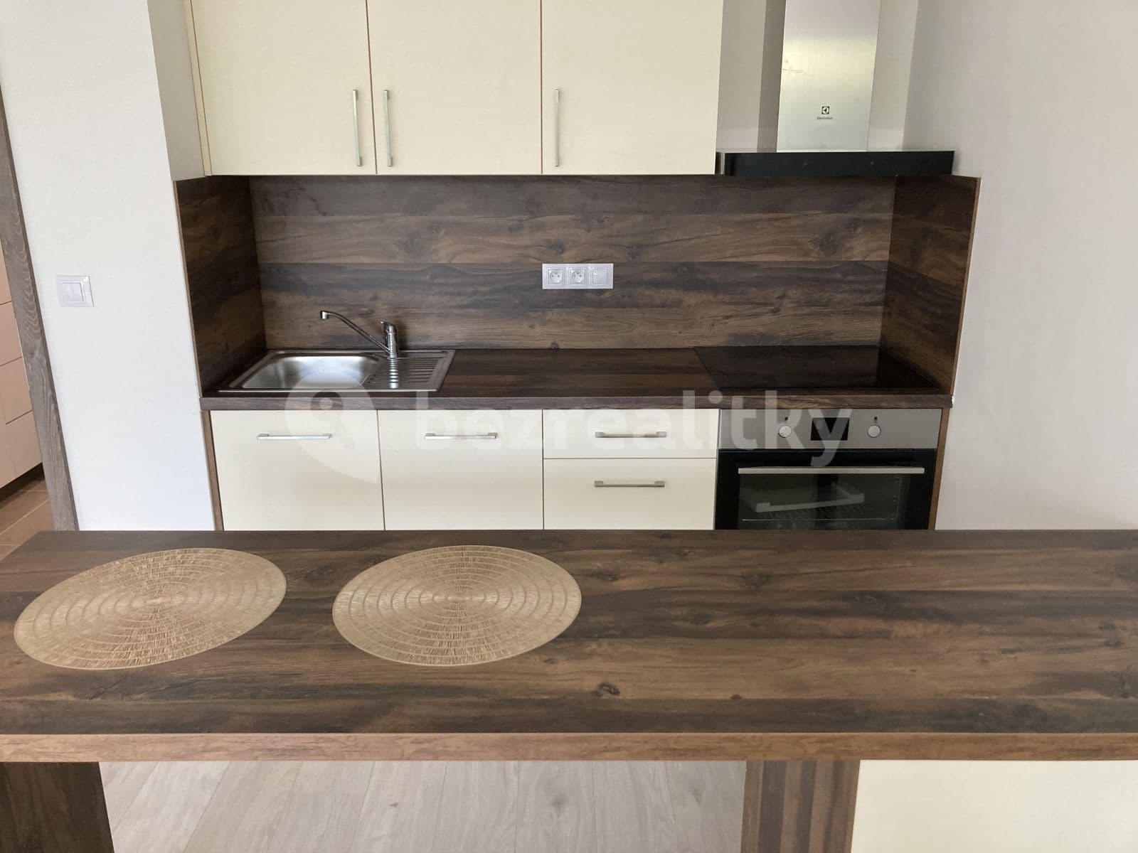 Studio flat to rent, 37 m², Pod Viaduktem, Prague, Prague Studio flat to rent, 37 m², Pod Viaduktem, Prague, Prague