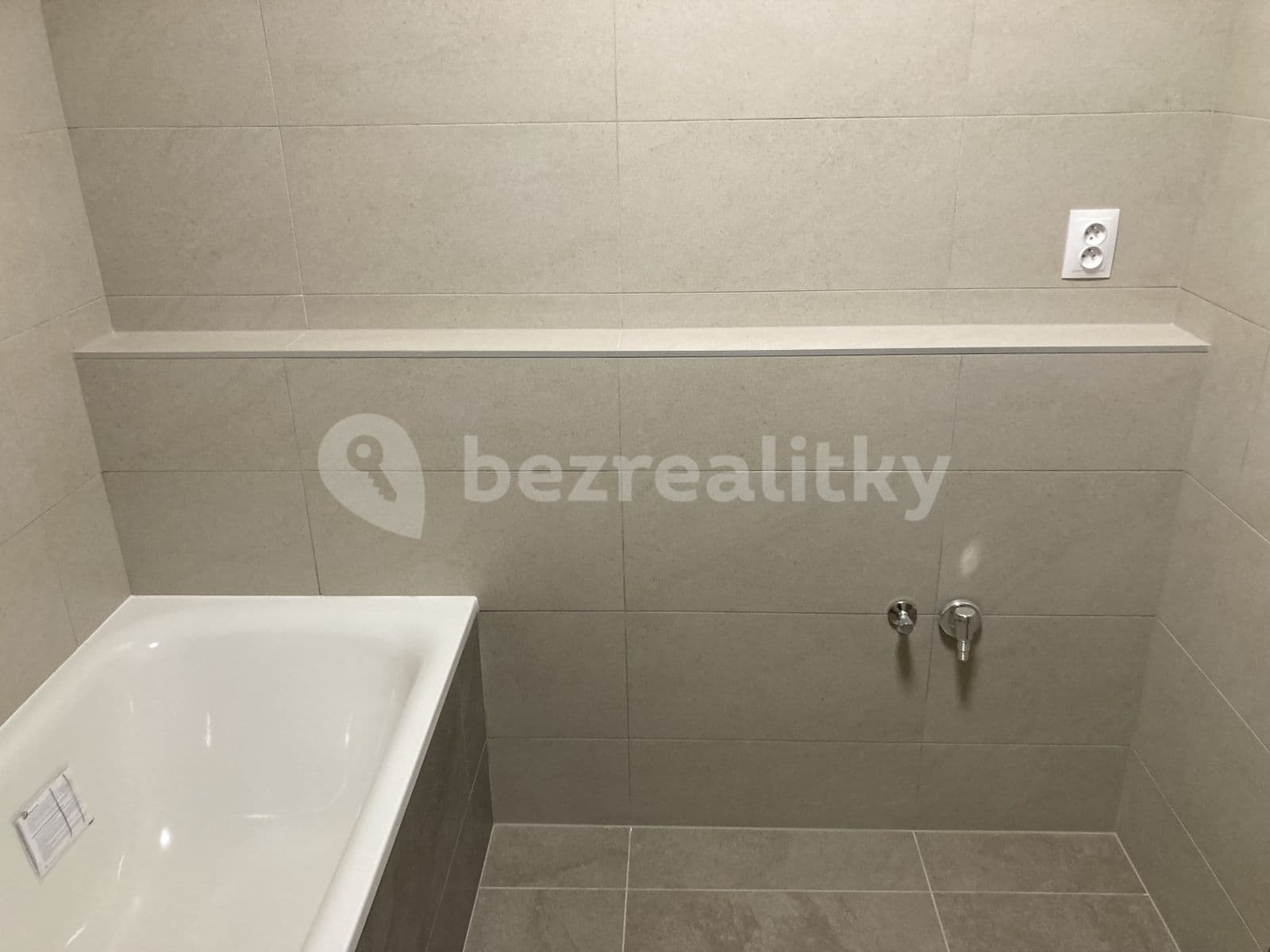 Studio flat to rent, 37 m², Pod Viaduktem, Prague, Prague Studio flat to rent, 37 m², Pod Viaduktem, Prague, Prague