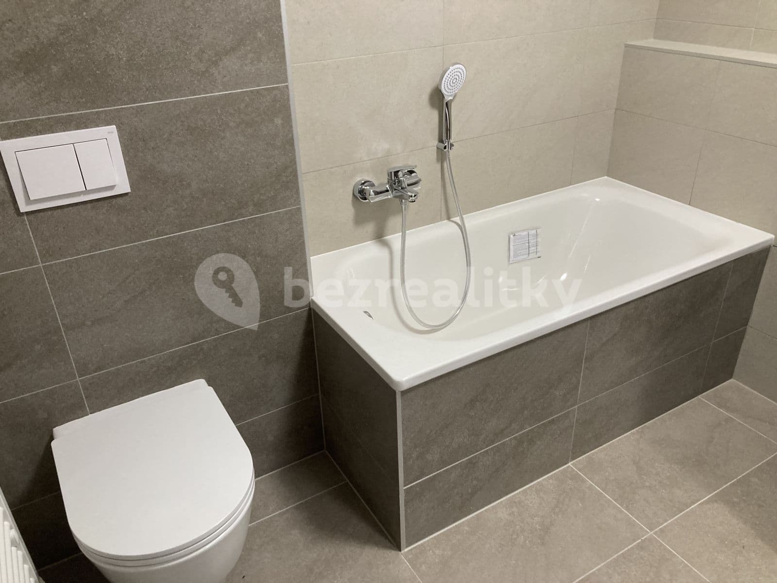 Studio flat to rent, 37 m², Pod Viaduktem, Prague, Prague Studio flat to rent, 37 m², Pod Viaduktem, Prague, Prague