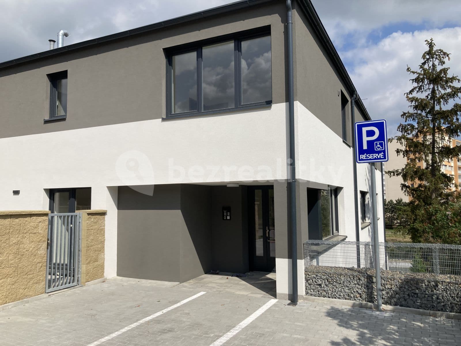 Studio flat to rent, 37 m², Pod Viaduktem, Prague, Prague Studio flat to rent, 37 m², Pod Viaduktem, Prague, Prague