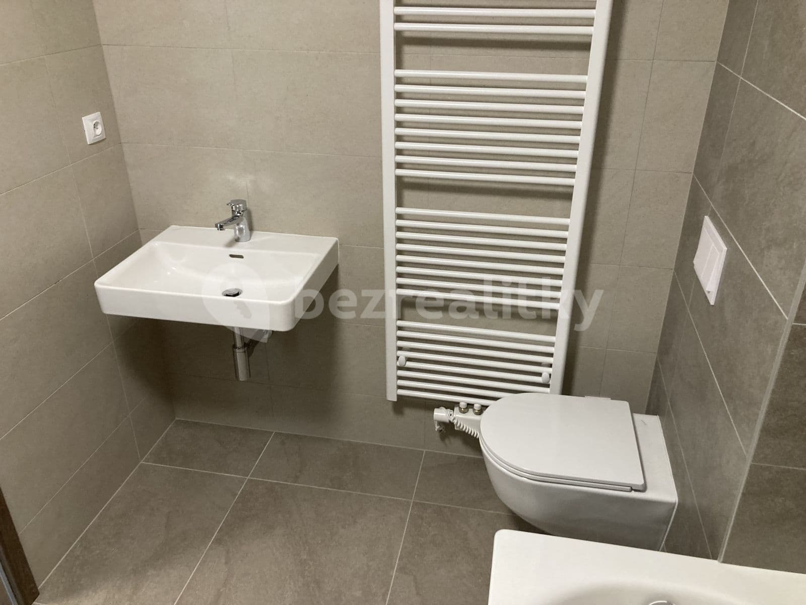 Studio flat to rent, 37 m², Pod Viaduktem, Prague, Prague Studio flat to rent, 37 m², Pod Viaduktem, Prague, Prague