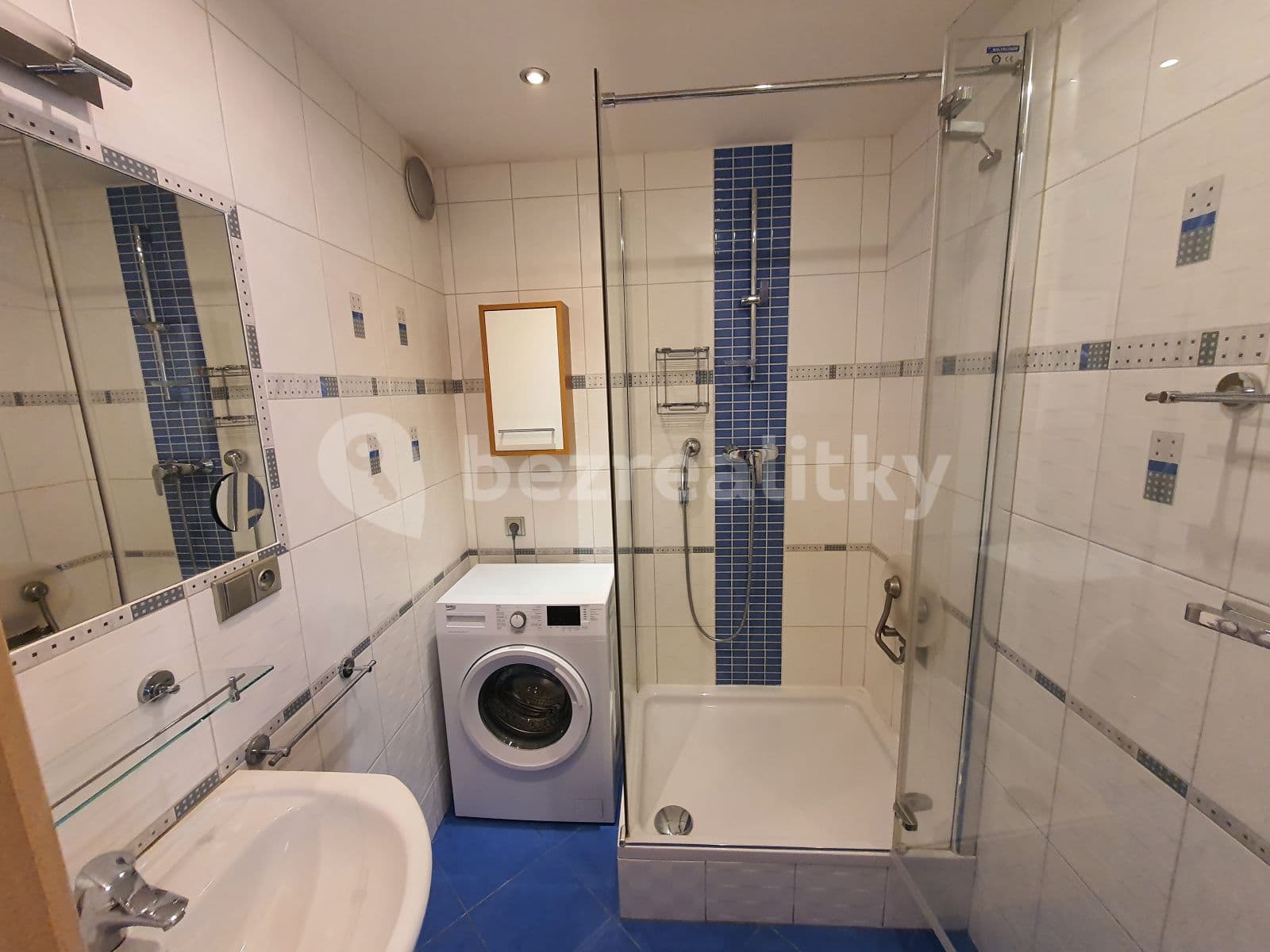 2 bedroom with open-plan kitchen flat to rent, 57 m², V Pláni, Prague, Prague 2 bedroom with open-plan kitchen flat to rent, 57 m², V Pláni, Prague, Prague