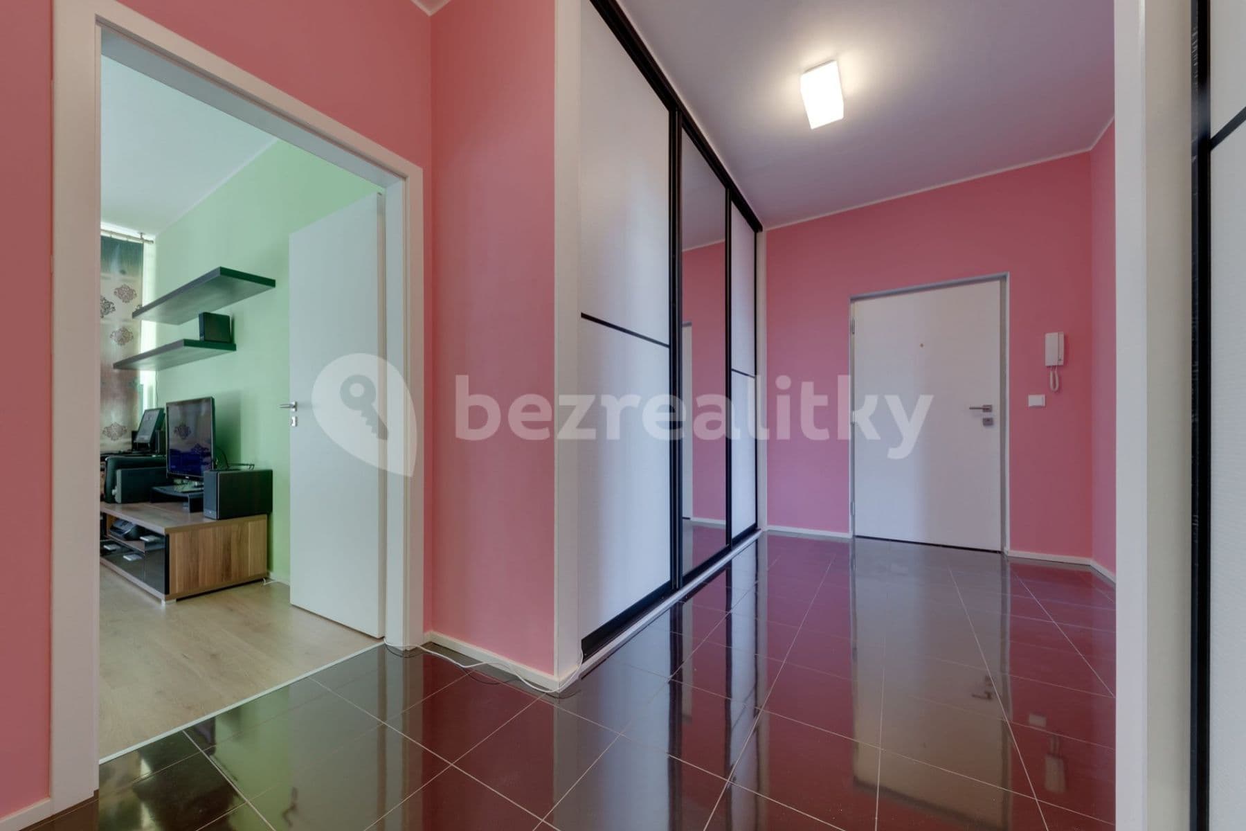 1 bedroom with open-plan kitchen flat to rent, 64 m², Prague, Prague 1 bedroom with open-plan kitchen flat to rent, 64 m², Prague, Prague