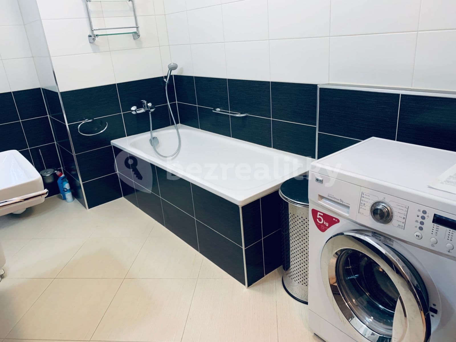 1 bedroom with open-plan kitchen flat to rent, 55 m², Pod Harfou, Prague, Prague 1 bedroom with open-plan kitchen flat to rent, 55 m², Pod Harfou, Prague, Prague