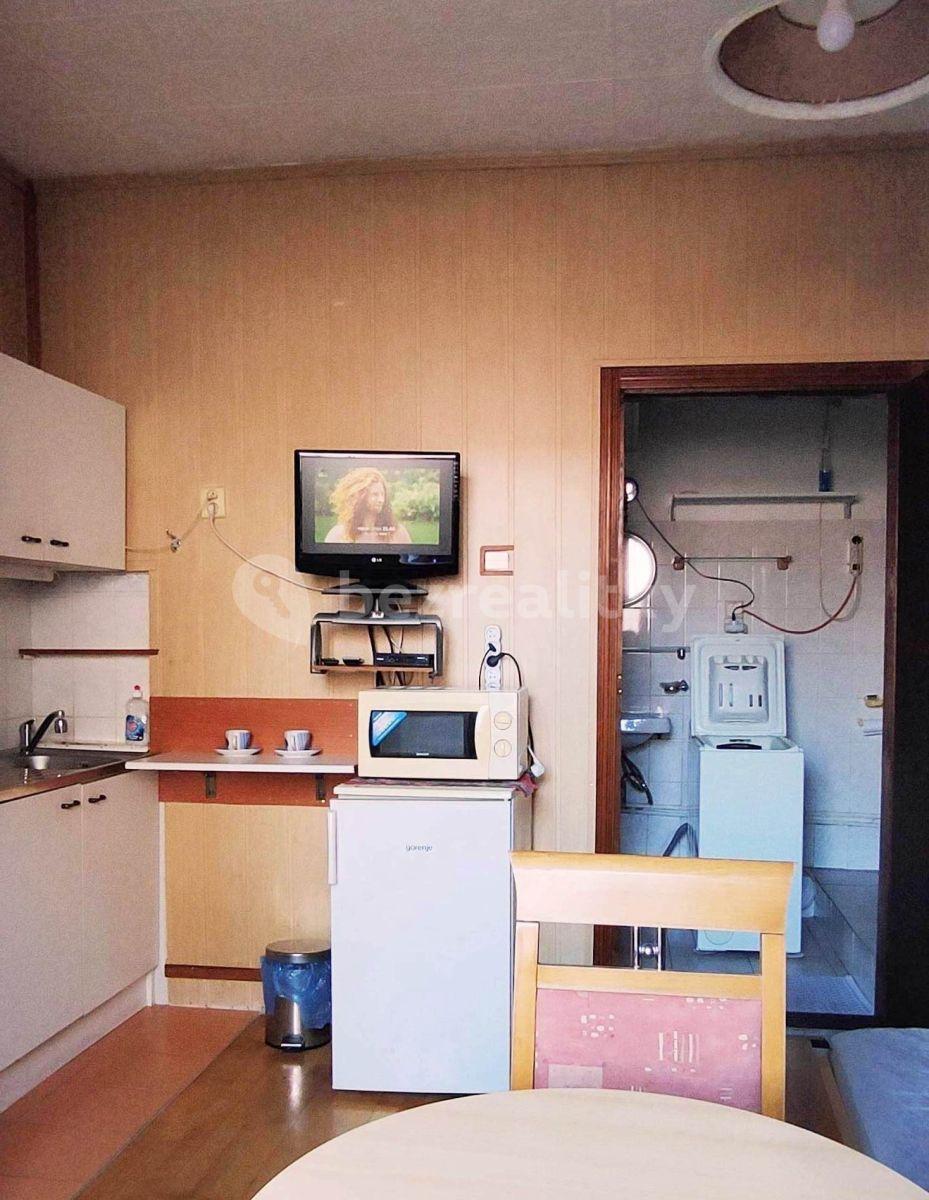 Small studio flat to rent, 16 m², Pelnářova, Prague, Prague