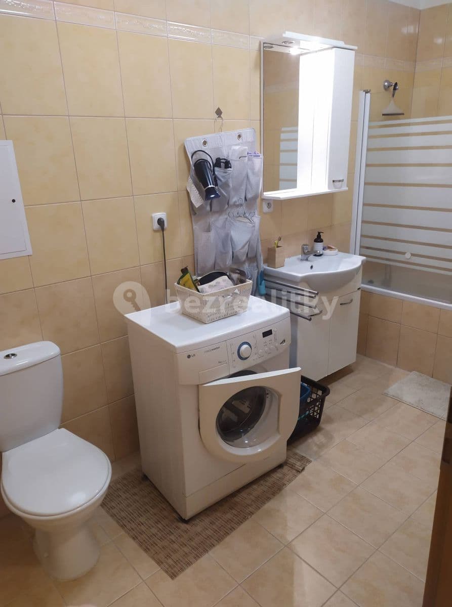 1 bedroom with open-plan kitchen flat to rent, 48 m², Zderadova, Brno, Jihomoravský Region 1 bedroom with open-plan kitchen flat to rent, 48 m², Zderadova, Brno, Jihomoravský Region